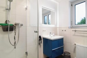 Dutxa, assecador de cabells i tovalloles