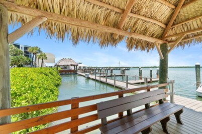 Top Floor Water Views Perfect for Boat & Dolphin Watching ~Pools, Spas, Tennis/Pickleball, Wifi