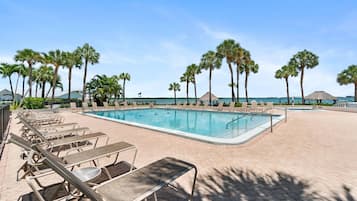 Lämmitetty uima-allas