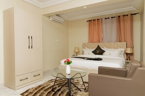 In-room safe, desk, laptop workspace, blackout curtains - IKE CITY Hotel (Tema)