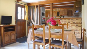 Dining - Le Malis - Charming half-timbered family house with large garden (Saint-Jouin)