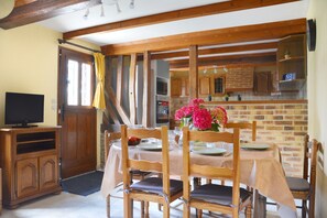 Dining - Le Malis - Charming half-timbered family house with large garden (Saint-Jouin)