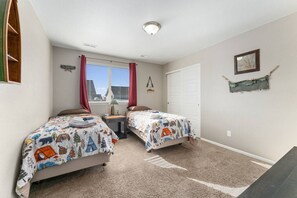 Bureau, fer et planche à repasser, Wi-Fi gratuit, draps fournis