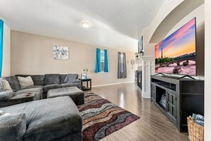 Télévision, cheminée