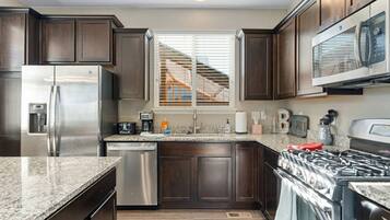 Kühlschrank, Mikrowelle, Geschirrspüler