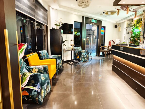 Lobby sitting area - Salaam Suites Hotel (Kota Bharu)