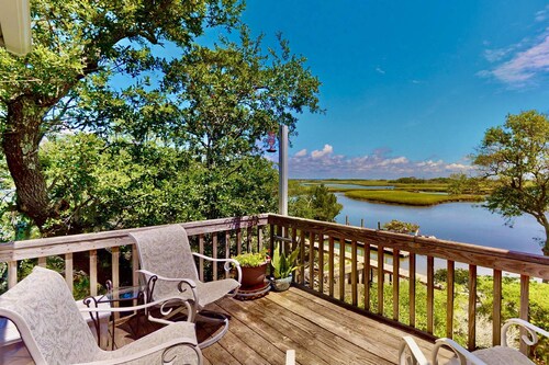 Seaglass - Waterfront, Incredible Views of BHI Creek, 3 Suites, Pool, Kayaks, BHI Club+Golf, Dogs OK