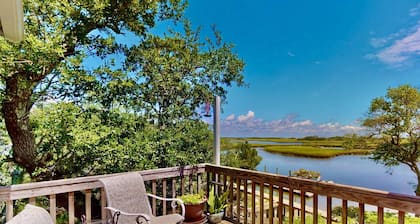 Seaglass - Waterfront, Incredible Views of BHI Creek, 3 Suites, Pool, Kayaks, BHI Club+Golf, Dogs OK