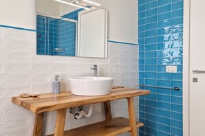 Dusche, Haartrockner, Bidet