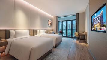 高級寢具、羽絨被、記憶床墊、迷你吧