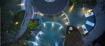 Blossom Attic DuJiangYan