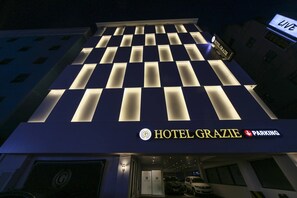 Front of property – evening/night - HOTEL GRAZIE (Goyang)