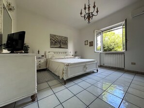 1 bedroom, in-room safe, desk, free WiFi - Terracina only 400 meters from the Sea! (Terracina)