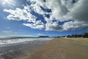 Plage à proximité, chaises longues