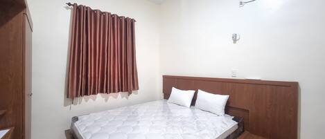 Deluxe Double Room | Free WiFi, bed sheets