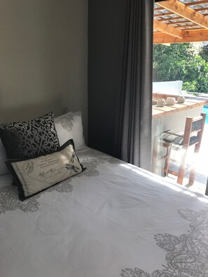 Egyptian cotton sheets, premium bedding, individually decorated - 28 La Rochelle Bed & Breakfast (Kimberley)