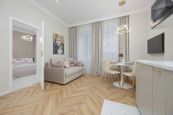 Living room - Grójecka Apartment by Renters (Warsaw)