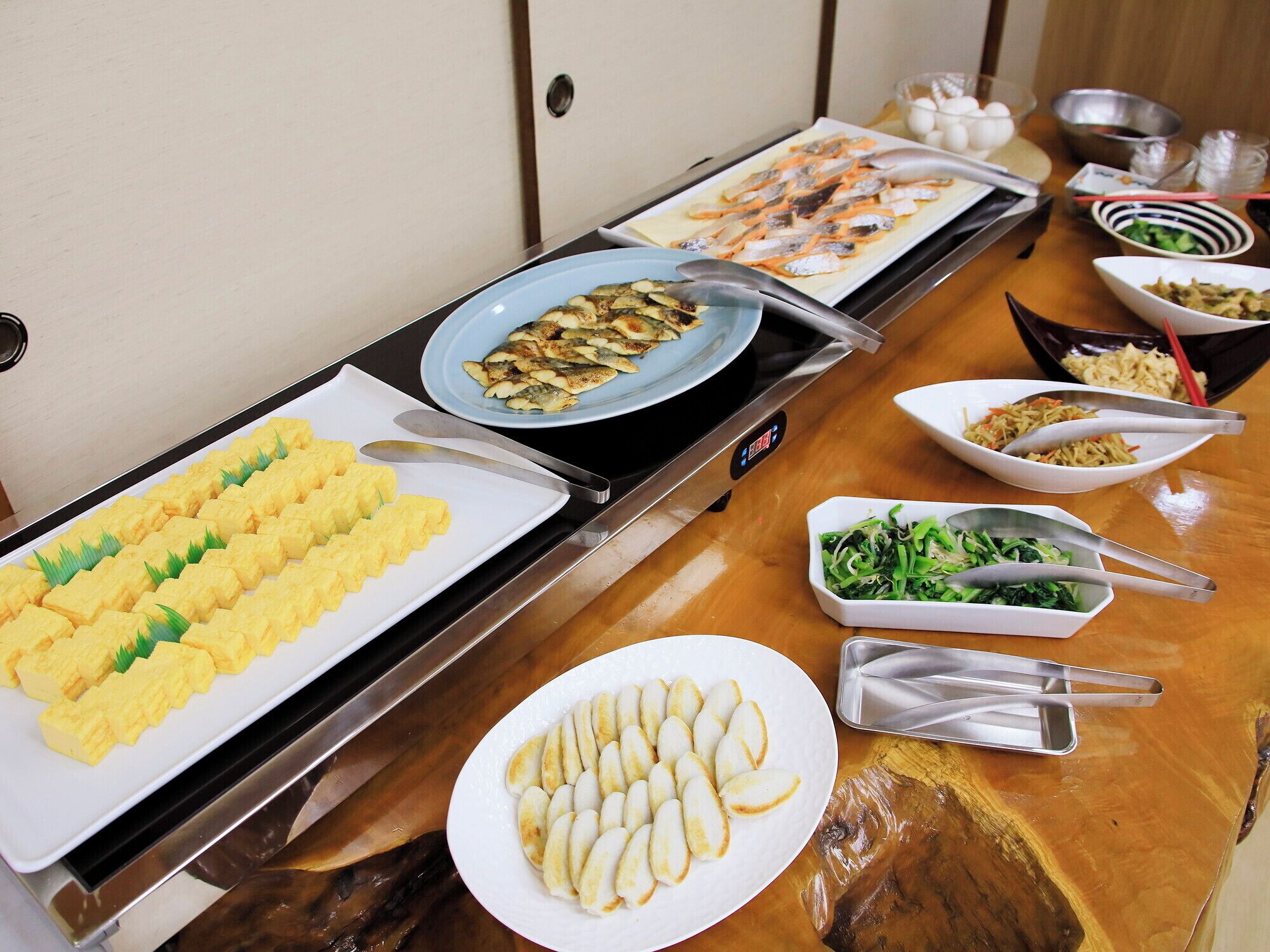 朝食 (ビュッフェ)、毎日提供 (有料)