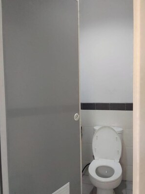 Standard Double Room | Bathroom | Towels, soap