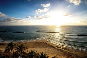 Beach nearby, 3 beach bars