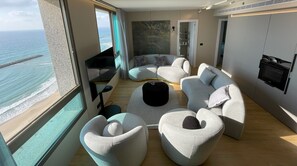 奢華公寓 | 起居區 | 60-吋平面電視、有線頻道、付費電影