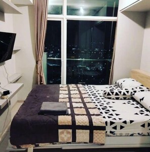Deluxe Double Room | Free WiFi, bed sheets - Hotel O Nina's Room (Depok)