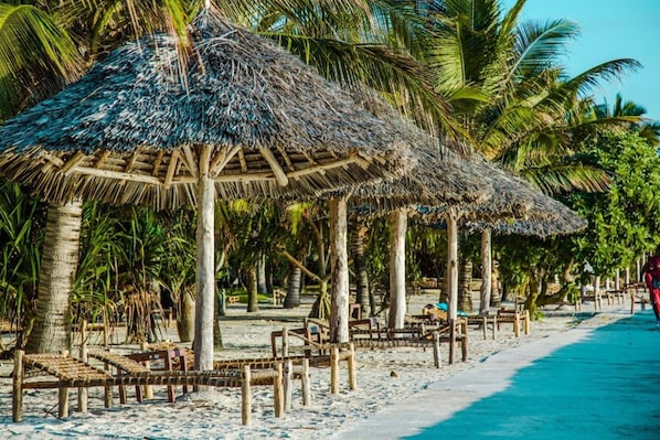 Private beach, white sand, beach towels - JAZ Adonia (Uroa)