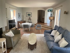 TV, fireplace, stereo, printers