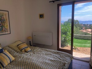 6 bedrooms, iron/ironing board, travel cot, free WiFi