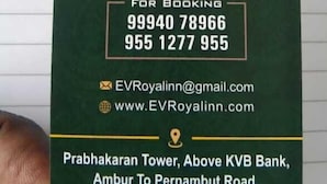 Een visitekaartje voor EV Royal Inn, met vermelding van kamers met en zonder airconditioning, contactgegevens en het adres in Prabhakar Tower, boven KVB Bank, Ambur To Pernambut Road, Devalapuram, Ambur - 635 802.