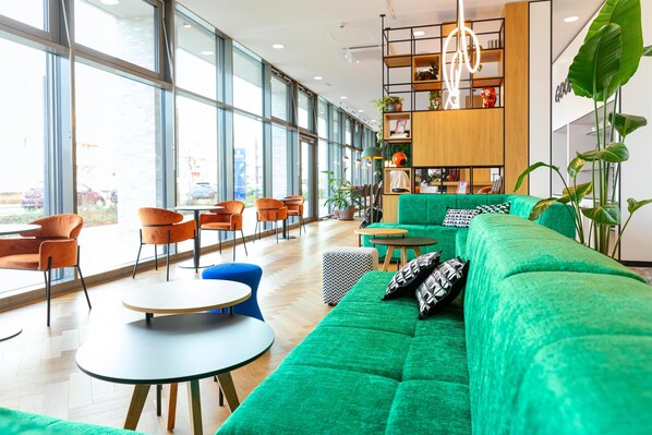 Lobby - LOGINN Hotel Köln Airport (Cologne)