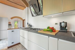 Full-size fridge, oven, dishwasher, espresso maker - Torri 15 Holiday Home   (Poggibonsi)
