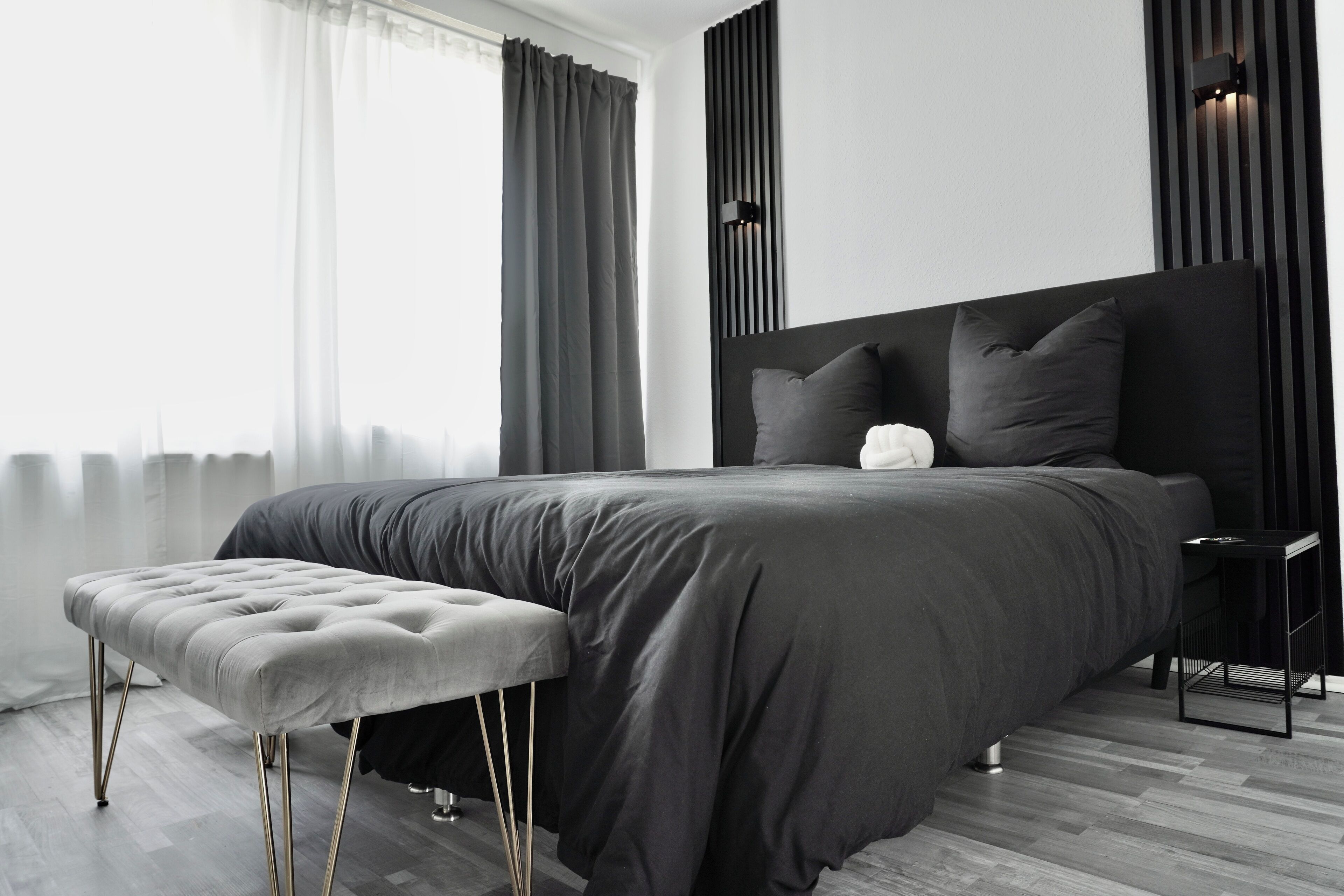 1 dormitorio, escritorio, tabla de planchar con plancha y wifi