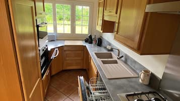 Micro-ondes, four, plaque de cuisson, lave-vaisselle