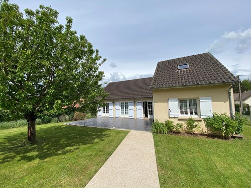 Family home close to Paris and Disneyland ideal for relaxing and sightseeing 