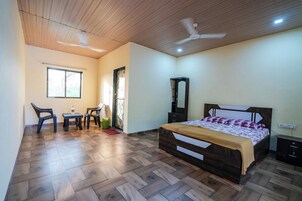 Single Cottage | Desk, free WiFi, bed sheets