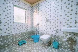 Single Cottage | Bagno | Doccia, soffione a pioggia, bidet, asciugamani
