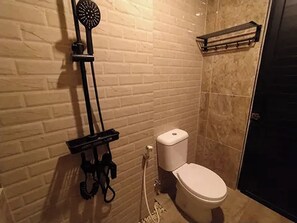 Bathroom - Tenang Jiwa by Semesta Management (Turi)