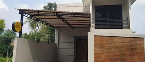 Mặt tiền nơi lưu trú