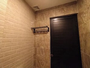 Bathroom - Tenang Jiwa by Semesta Management (Turi)