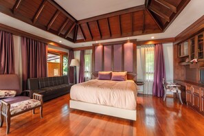 Suite – royal | Minibar, wi-fi (inkludert) og sengetøy