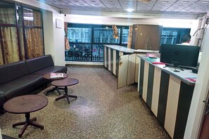 Reception - Hotel Rainbow near Victoria Hospital City Market (Bengaluru)