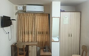 2 Bed Deluxe AC Room | In-room safe, desk, free WiFi, bed sheets - Hotel Rainbow near Victoria Hospital City Market (Bengaluru)