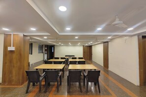 Restaurant - Hotel Sai Inn Executive (Pune)