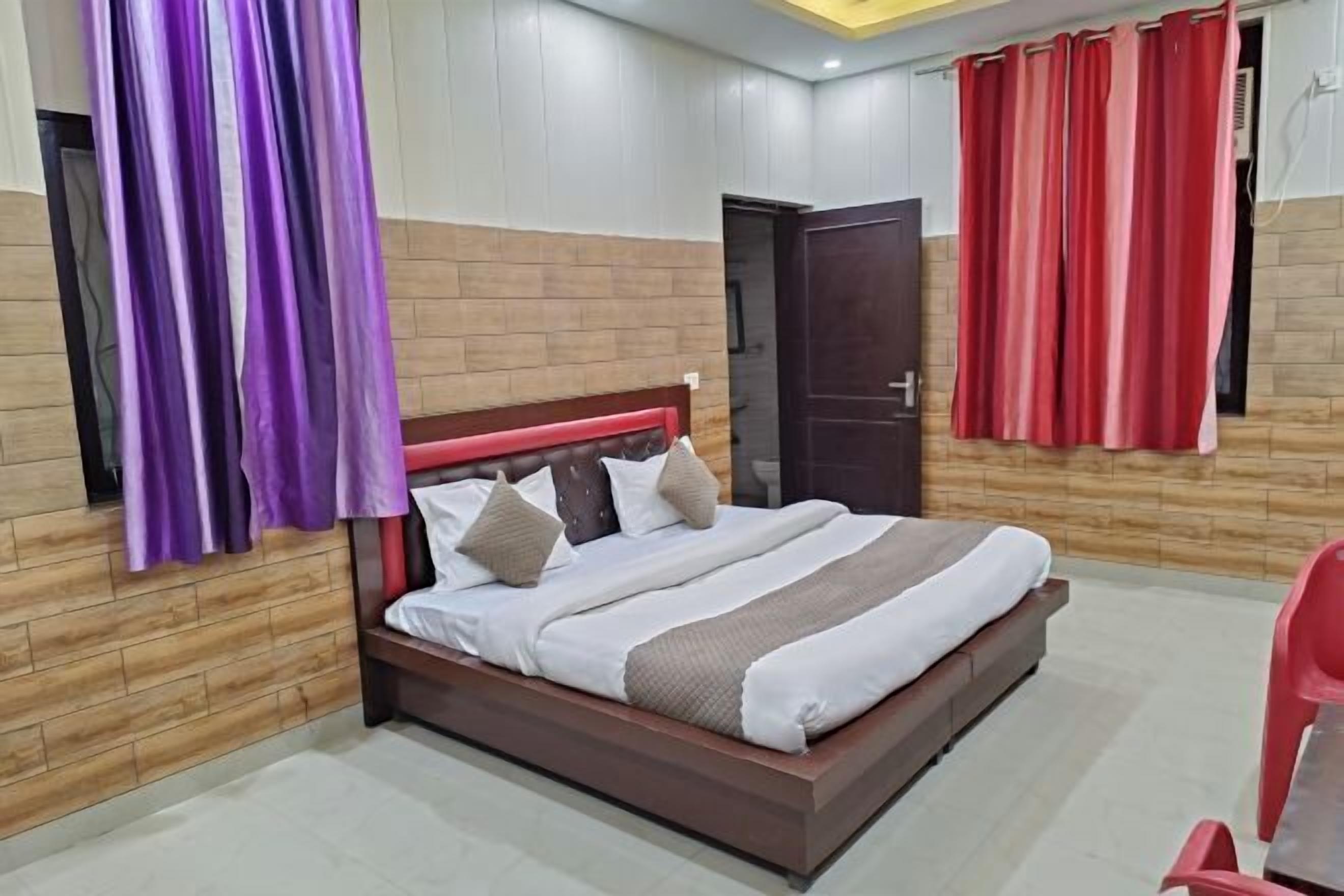 In-room safe, desk, free WiFi, bed sheets