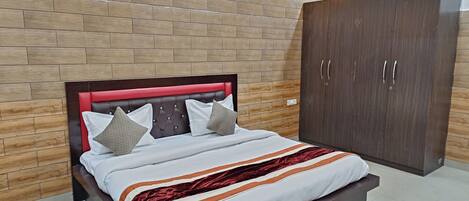Habitación Deluxe | 1 dormitorio, caja fuerte, escritorio y wifi gratis