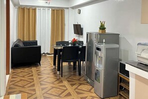 Standard Condo, 2 Bedrooms | 2 bedrooms, desk, iron/ironing board, free WiFi - Krystalclaine Homestay-Burnham Hill Condo (Baguio)