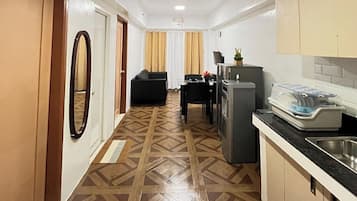 2 habitaciones, escritorio, tabla de planchar con plancha y wifi gratis