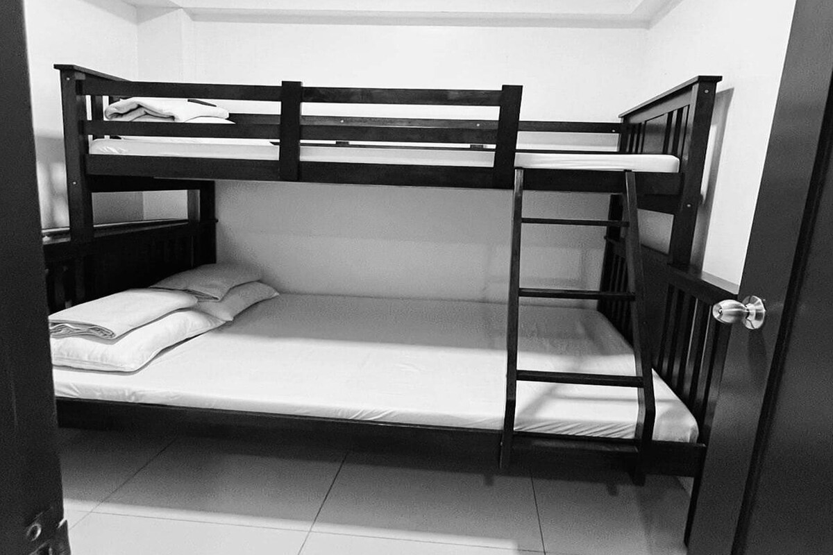 2 ห้องนอน, โต๊ะทำงาน, เตารีด/โต๊ะรีดผ้า, Wi-Fi ฟรี