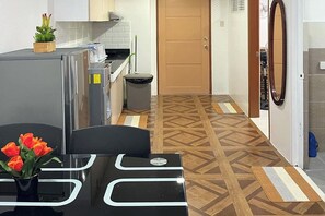 Standard Condo, 2 Bedrooms | 2 bedrooms, desk, iron/ironing board, free WiFi - Krystalclaine Homestay-Burnham Hill Condo (Baguio)